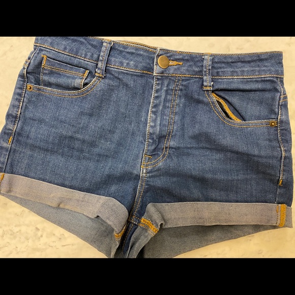 Forever 21 Pants - 3/20 Forever 21 cuffed jean shorts